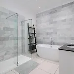 Extravagant 6 Bed Victorian Townhouse With Hot Tub Villa Glasgow
