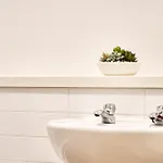 2br Flat Location With Free Parking *