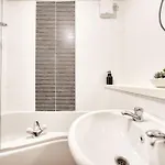 Lägenhet 2br Flat Location With Free Parking *