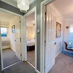 Chic & Cozy 2-bed Flat In - Free Parking