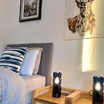 Chic & Cozy 2-bed Flat In - Free Parking Apartmán *