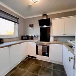 Chic & Cozy 2-bed Flat In - Free Parking Apartmán *