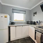 Chic & Cozy 2-bed Flat In - Free Parking *