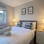Chic & Cozy 2-bed Flat In - Free Parking Apartmán
