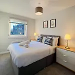 Chic & Cozy 2-bed Flat In - Free Parking *