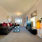 Chic & Cozy 2-bed Flat In - Free Parking Apartmán *