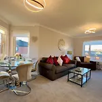 Apartmán Chic & Cozy 2-bed Flat In - Free Parking *