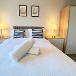 Chic & Cozy 2-bed Flat In - Free Parking Apartmán Glasgow