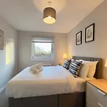 Apartmán Chic & Cozy 2-bed Flat In - Free Parking