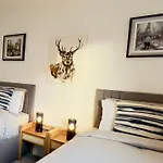 Apartmán Chic & Cozy 2-bed Flat In - Free Parking *