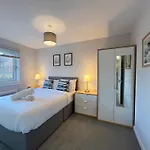 Chic & Cozy 2-bed Flat In - Free Parking *