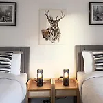 Chic & Cozy 2-bed Flat In - Free Parking Glasgow