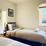 Chic & Cozy 2-bed Flat In - Free Parking * Glasgow