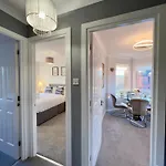 Chic & Cozy 2-bed Flat In - Free Parking Apartmán