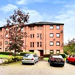 Apartmán Chic & Cozy 2-bed Flat In - Free Parking *