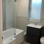 Stunning 3 Bedroom 2 Bathroom West End House With Free Parking And Wi-fi *