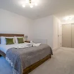 Holiday home Fabulous Festival Park Private Parking Garden - Pass The Keys Glasgow