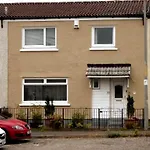 Spacious 3 Bed House Near Sec * Glasgow