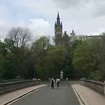 In Heart Of West End- Parking Space- Recent Refurb- Near And Kelvingrove Art Gallery * グラスゴー