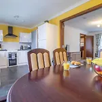 Ideal Contractor 2-bed Near Glasgow