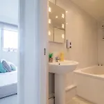 דירה Spacious 2-bed Free Parking & Stadiums גלאזגו