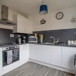 דירה Spacious 2-bed Free Parking & Stadiums *
