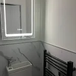 Stunning 3 Bedroom 2 Bathroom West End House With Free Parking And Wi-fi Glasgow