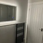 Stunning 3 Bedroom 2 Bathroom West End House With Free Parking And Wi-fi Apartman