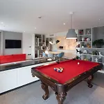 מלון Radisson Red Hotel,