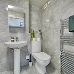 アパート 2br Flat With Free Parking In Location *