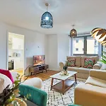 アパート 2br Flat With Free Parking In Location *