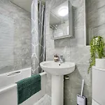 2br Flat With Free Parking In Location アパート