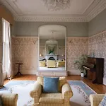 7 Crown Gardens