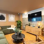 Apartment Canvas Glasgow