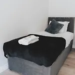 Stylish 3br Near Hampden No 29 With Free Parking Ferienhaus *