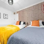 בית נופש Fraser House By Klass Living Rutherglen גלאזגו