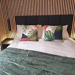 Apartamento Entire Spacious 3-bed Family Home, Centre, Free Parking, Garden