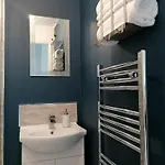 Entire Spacious 3-bed Family Home, Centre, Free Parking, Garden גלאזגו