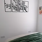 Entire Spacious 3-bed Family Home, Centre, Free Parking, Garden *