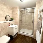 The Clyde Retreat, 2 Bedrooms 글라스고