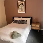 公寓 3br Flat Sleeps 6 West End Sights Driveway