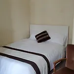 Апартаменты Cosy And Bright 3-bedroom Flat *