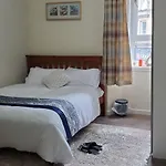 Cosy And Bright 3-bedroom Flat *