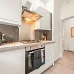 Cosy And Bright 3-bedroom Flat