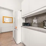 Cosy And Bright 3-bedroom Flat דירה