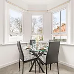 Cosy And Bright 3-bedroom Flat *