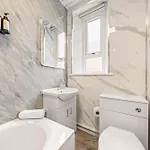 Cosy And Bright 3-bedroom Flat * גלאזגו