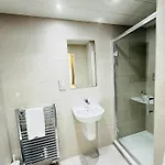 Sandyford 3*