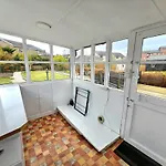 Charming 3-bed Oasis-free Parking