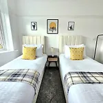 Charming 3-bed Oasis-free Parking Glasgow